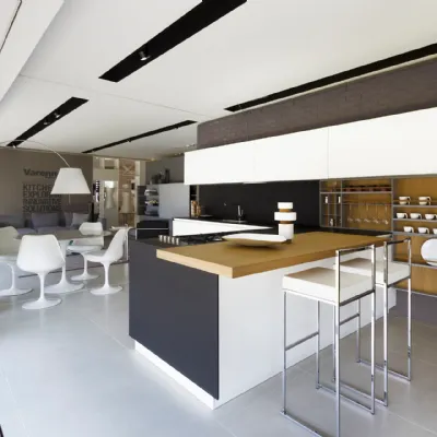 Cucina Poliform design con penisola bianca in vetro Twelve 