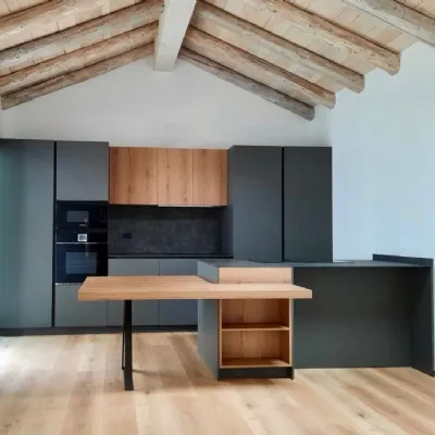 Cucina grigio design con penisola Ingrosso cucine moderne icm46 Primopiano cucine in Offerta Outlet
