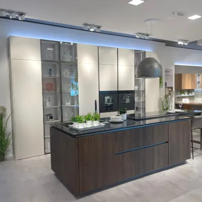 Cucina rovere moro moderna con isola Cv 648 lounge  Veneta cucine scontata