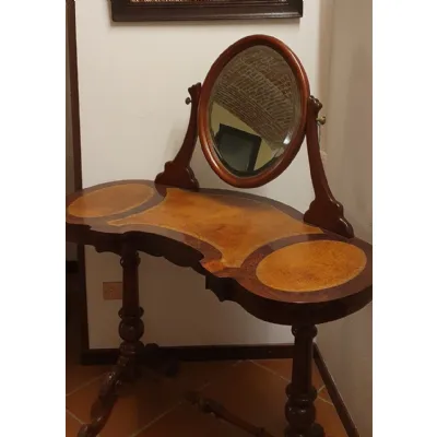 Mobile di Antiquariato in noce con un ribasso esclusivo
