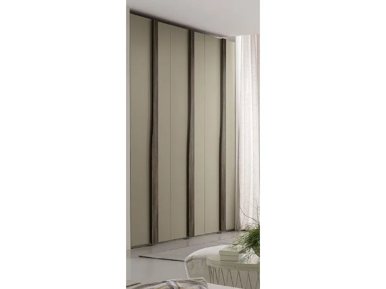 Armadio  garnde 6 ante  battenti  con maniglione  qaudro infinity   Outlet etnico SCONTATO