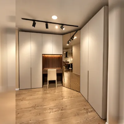 Armadio con ante battenti moderno Cabina armadio Adok a prezzo ribassato