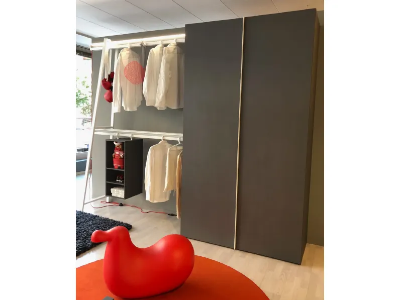 Armadio con ante battenti design Coas to coast Erba mobili a prezzo ribassato