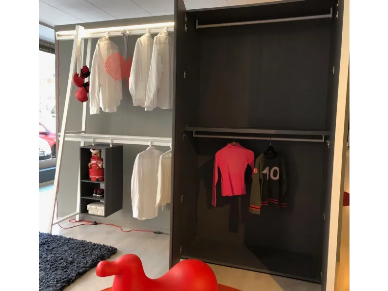 Armadio con ante battenti design Coas to coast Erba mobili a prezzo ribassato