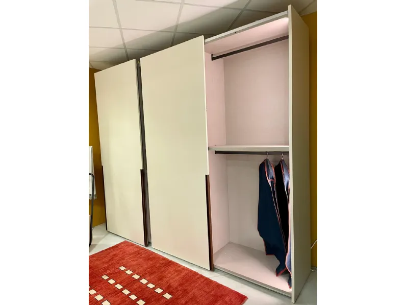 Armadio ante scorrevoli in laminato opaco Ego di Santalucia