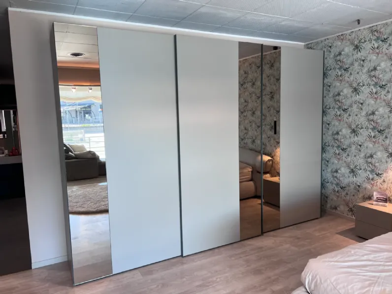 Armadio con ante scorrevoli design Strip Tomasella a prezzo ribassato