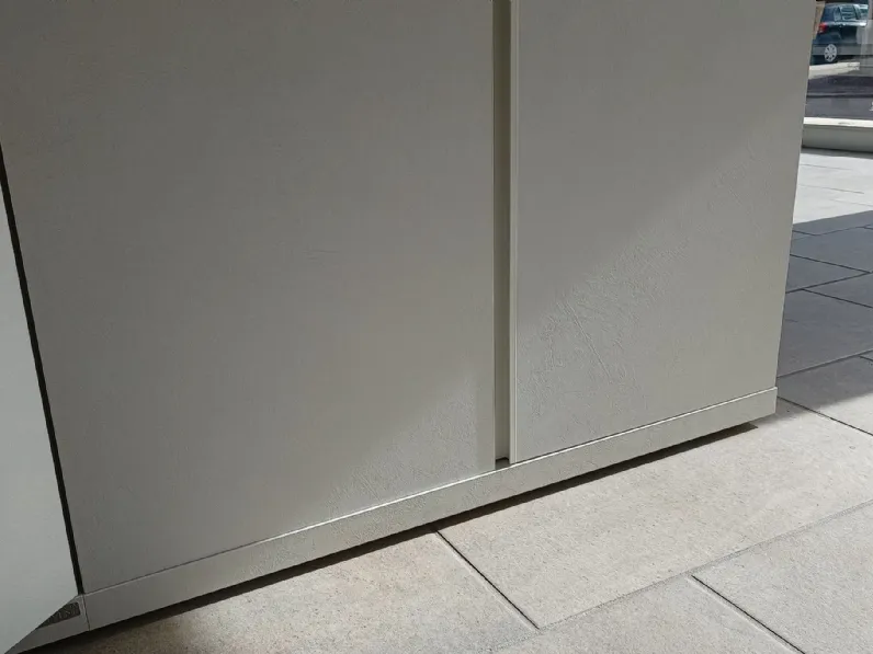 Armadio in laminato materico Qik a marchio Doimo cityline scontato -17%