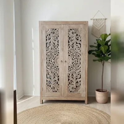 Armadio con ante battenti design Armadio intagliato teak decapato Outlet etnico a prezzo ribassato