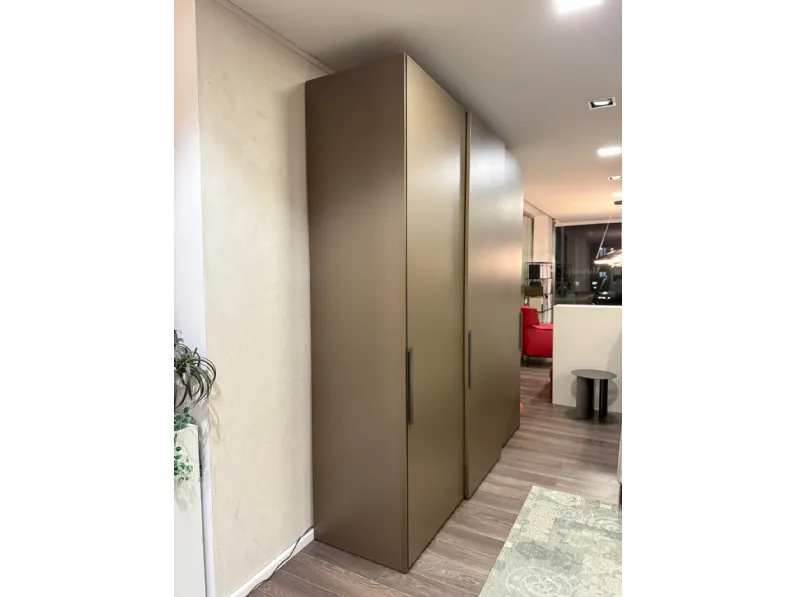 Armadio di Molteni & c modello Gliss master in laccato opaco con sconto -35%