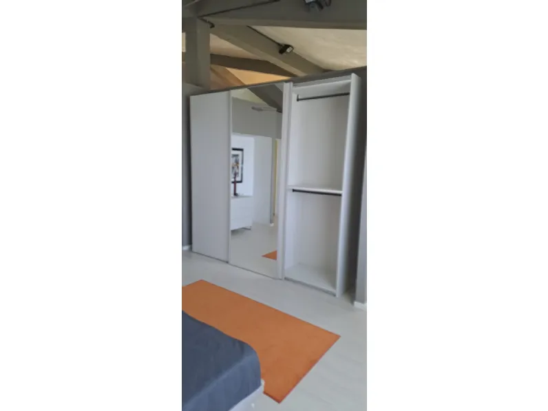 Armadio di Moretti compact modello Armadio room 01 in laminato opaco con sconto -30%