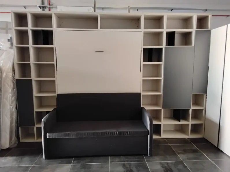Armadio ante battenti in laminato opaco Petto a scomparsa di Siloma