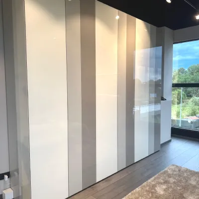 Armadio Now realizzato in vetro di Lago scontato -52%