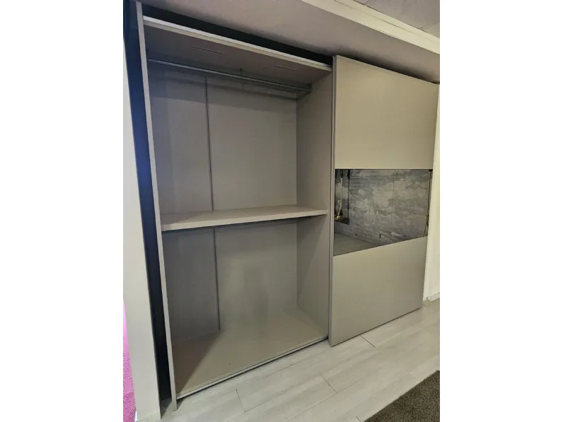 Armadio di Tomasella modello Primafila in laminato opaco con sconto -32%