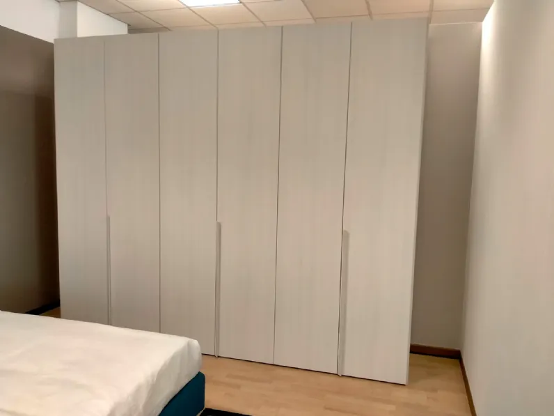 Armadio moderno 53 a 6 ante di Cinquanta3 a PREZZO OUTLET -30%