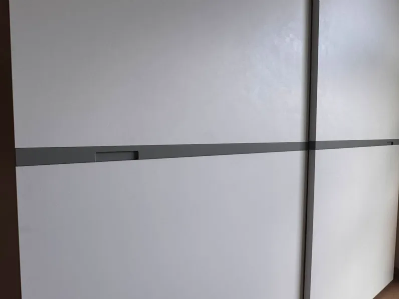 Armadio in laminato materico Slide a marchio Giessegi scontato -50%