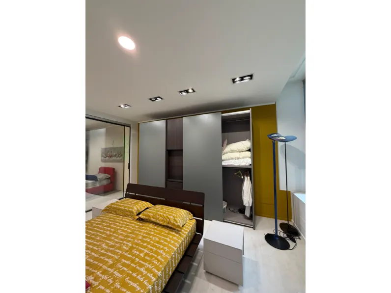 Armadio Smart realizzato in laminato materico di Tomasella scontato -35%