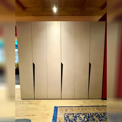 Armadio ante battenti in laminato materico modello Drop di Tomasella 
