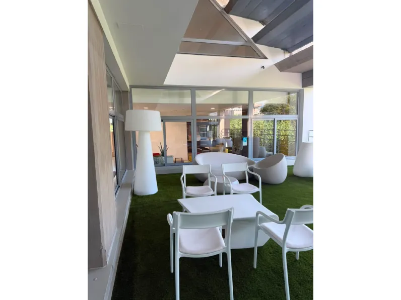 Mobile giardino modello Madison upholstered chair di Vondom IN OFFERTA