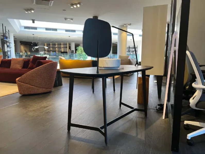 Scrivania direzionale modello Mathieu in legno ad un prezzo speciale