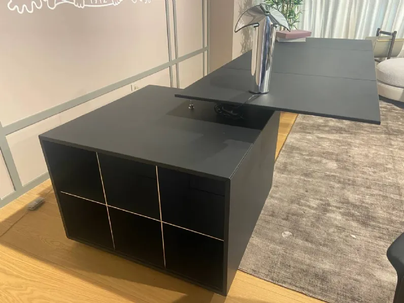 Scrivania operativa C.e.o. cube desk Poltrona frau a prezzo Outlet 