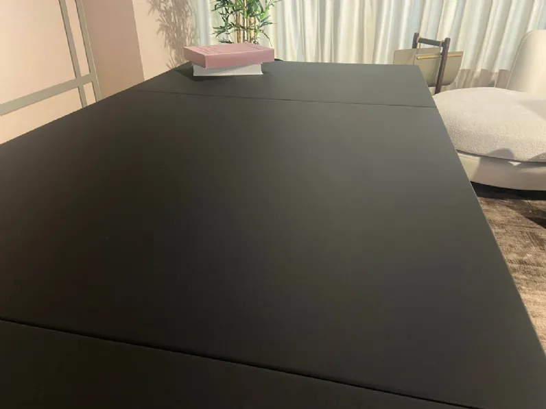 Scrivania operativa C.e.o. cube desk Poltrona frau a prezzo Outlet 