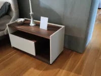 Comodino 5050 Molteni & C: stile moderno, scontato per la tua camera da letto.