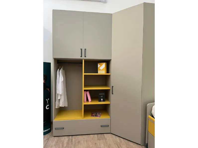 Cameretta salvaspazio con cabina armadio Moretti compact camerette con letti a scomparsa in offerta