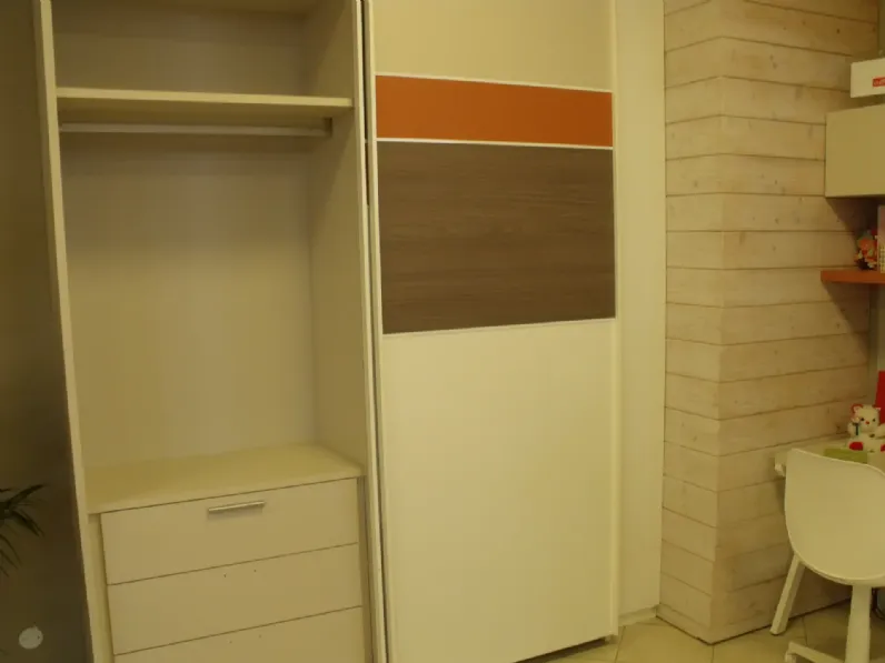 Cameretta in laminato opaco Armadio scorrevole Doimo cityline scontata a PREZZI OUTLET
