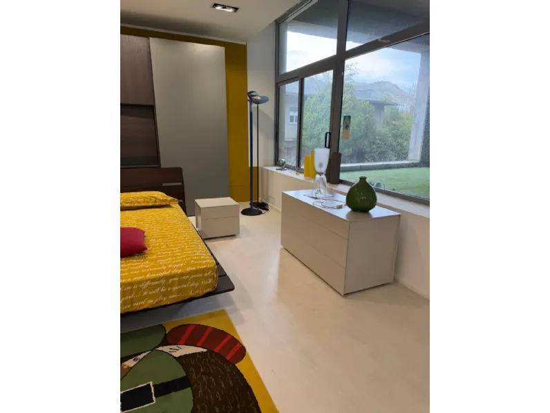 Cassettiera modello Juta in Laccato opaco Flou scontata