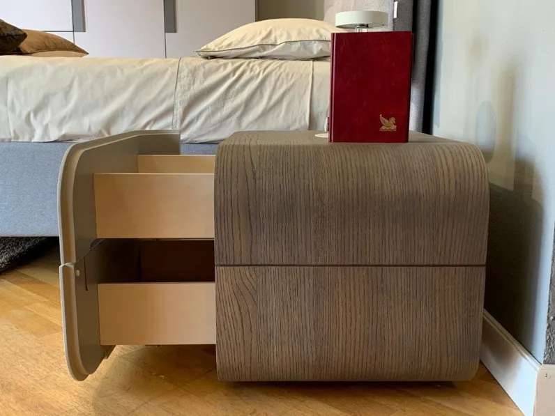 Comodino modello Eikon di Voltan 