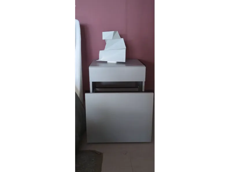 Comodino modello Filnox di Caccaro 