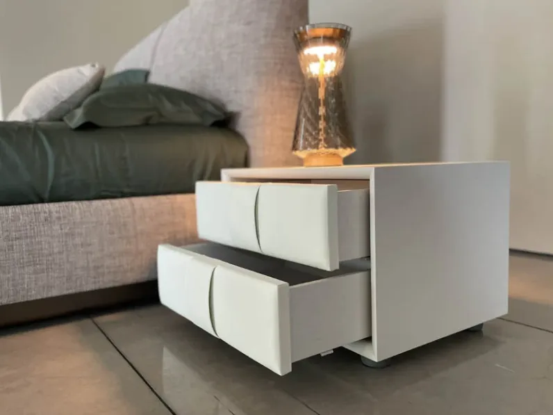 Comodino Obi di Poltrona frau a PREZZI OUTLET