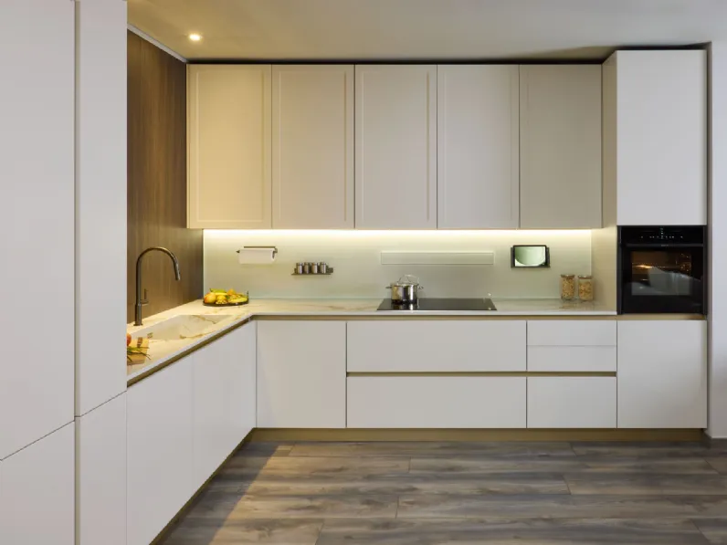 Cucina ad angolo in laccata opaco bianca Eleven 01 outlet a prezzo ribassato