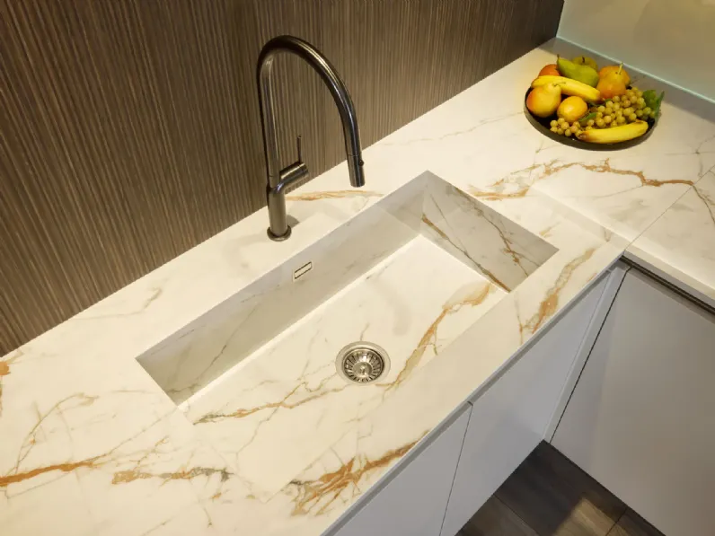 Cucina ad angolo in laccata opaco bianca Eleven 01 outlet a prezzo ribassato