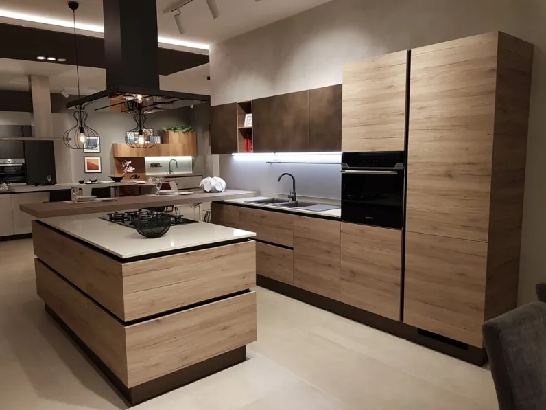 Cucina rovere chiaro moderna con penisola Liberamente Scavolini scontata
