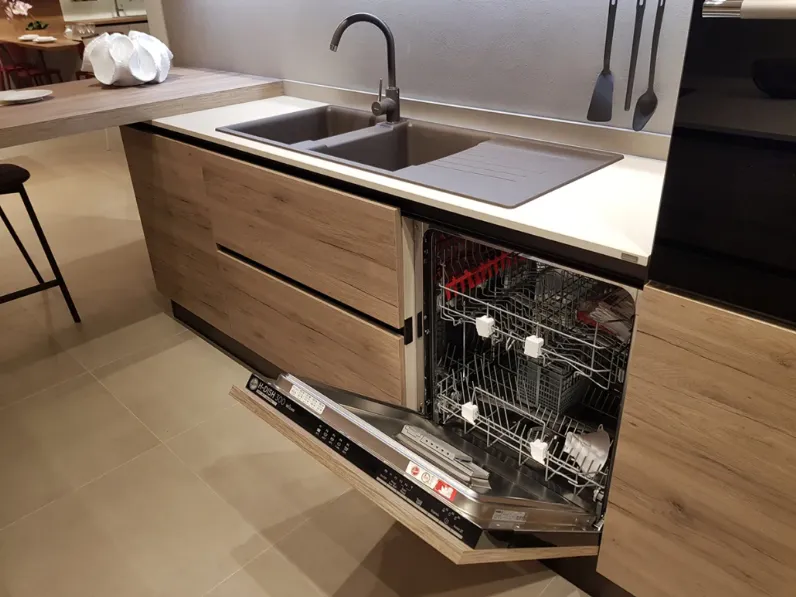 Cucina rovere chiaro moderna con penisola Liberamente Scavolini scontata