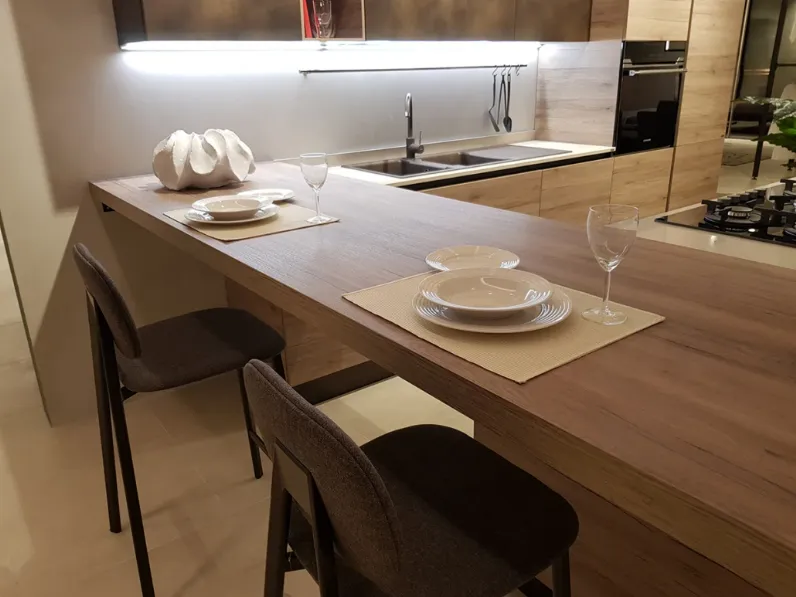 Cucina rovere chiaro moderna con penisola Liberamente Scavolini scontata