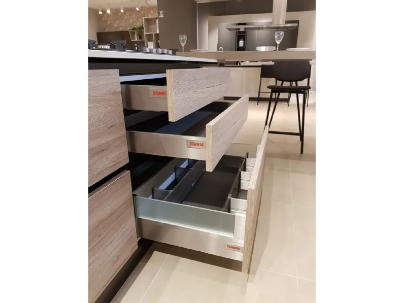 Cucina rovere chiaro moderna con penisola Liberamente Scavolini scontata
