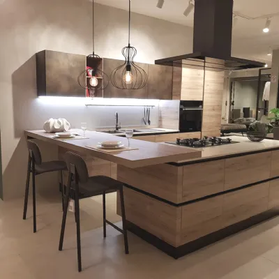 Cucina con penisola in laminato materico a prezzo scontato 33%