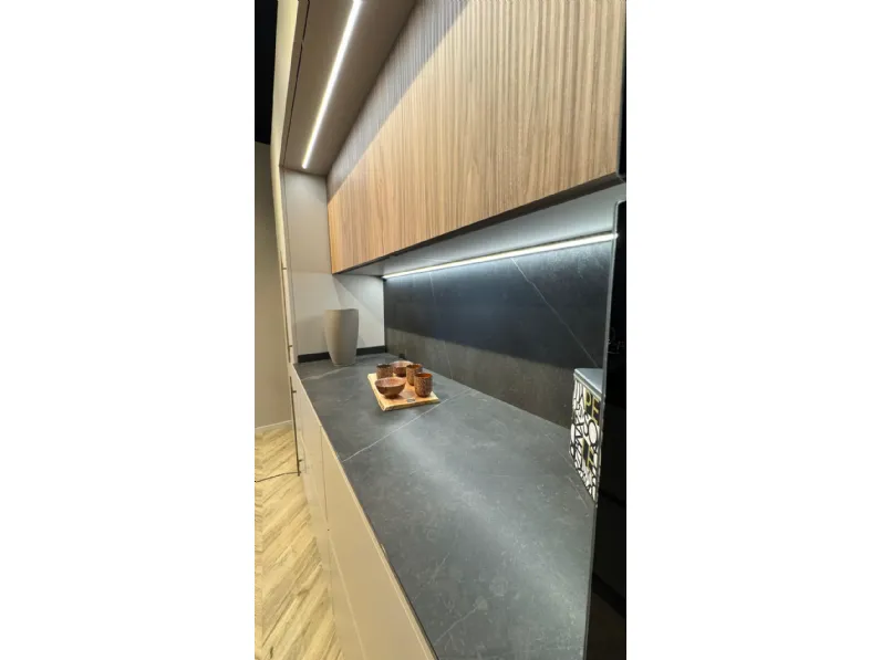 Cucina Stosa design con isola tortora in laminato materico Metropolis