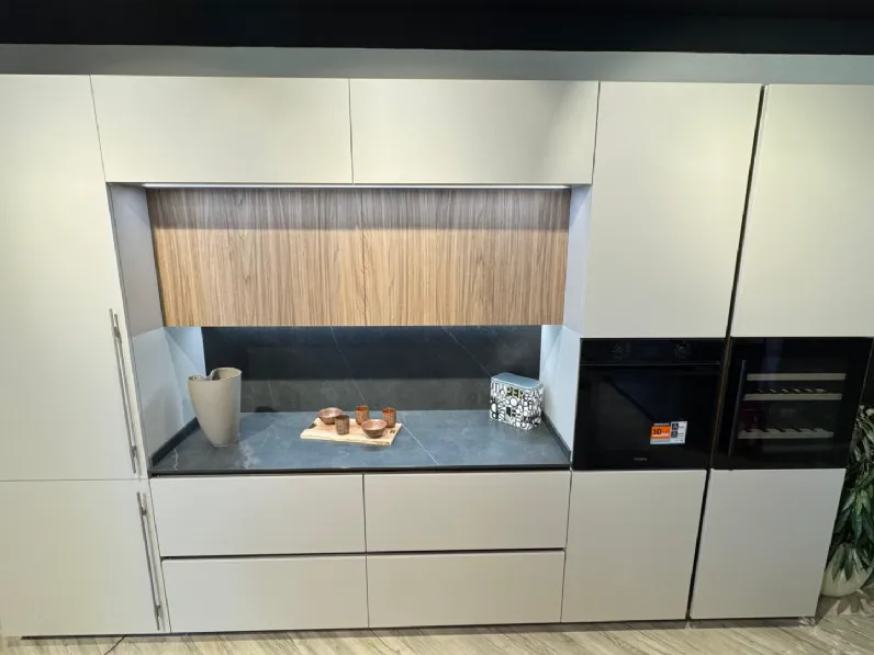 Cucina Stosa design con isola tortora in laminato materico Metropolis