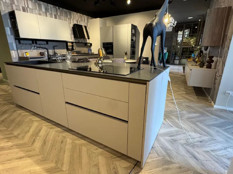 Cucina Stosa design con isola tortora in laminato materico Metropolis