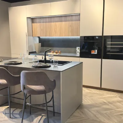 Cucina Stosa design con isola tortora in laminato materico Metropolis