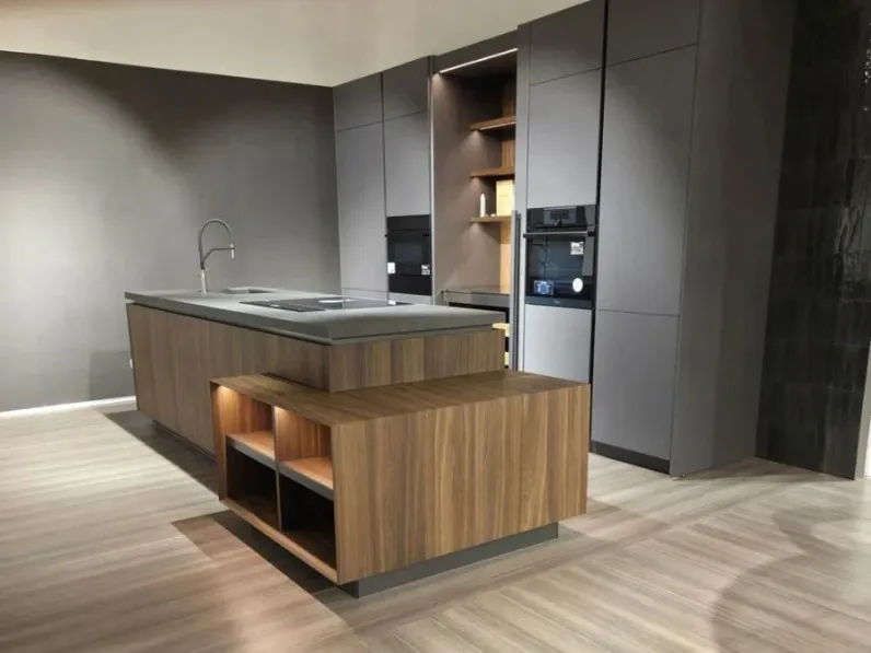 Cucina Molteni & c moderna con isola grigia in laminato opaco Cucina con isola molteni&c dada highline