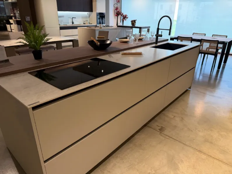 Cucina altri colori moderna con isola Metropolis Stosa in Offerta Outlet