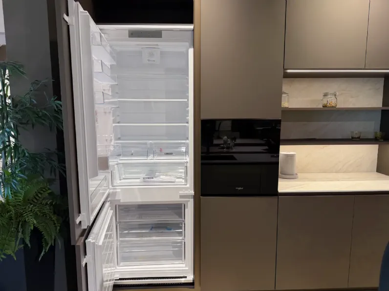 Cucina altri colori moderna con isola Metropolis Stosa in Offerta Outlet