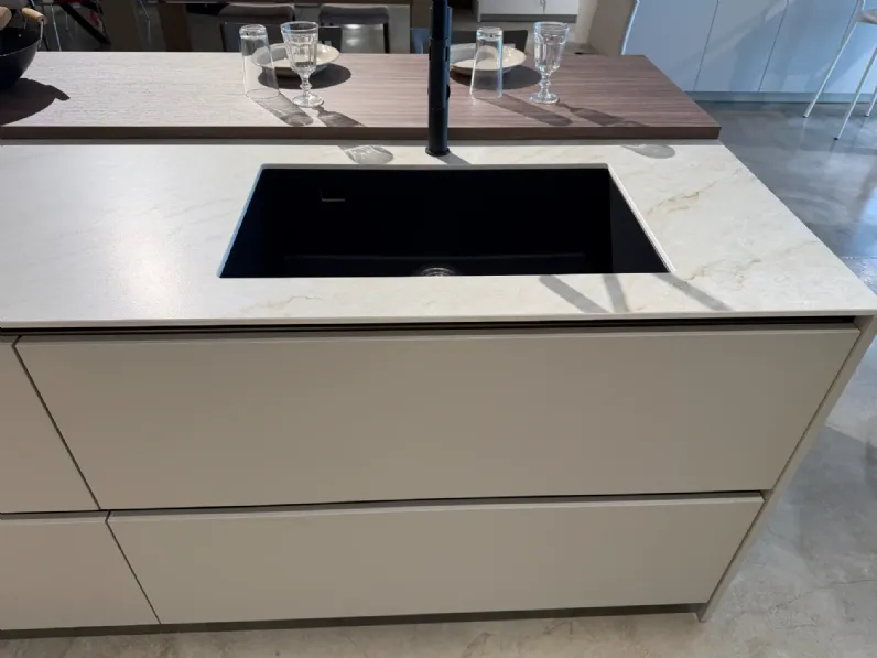 Cucina altri colori moderna con isola Metropolis Stosa in Offerta Outlet