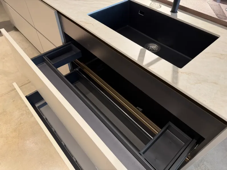 Cucina altri colori moderna con isola Metropolis Stosa in Offerta Outlet