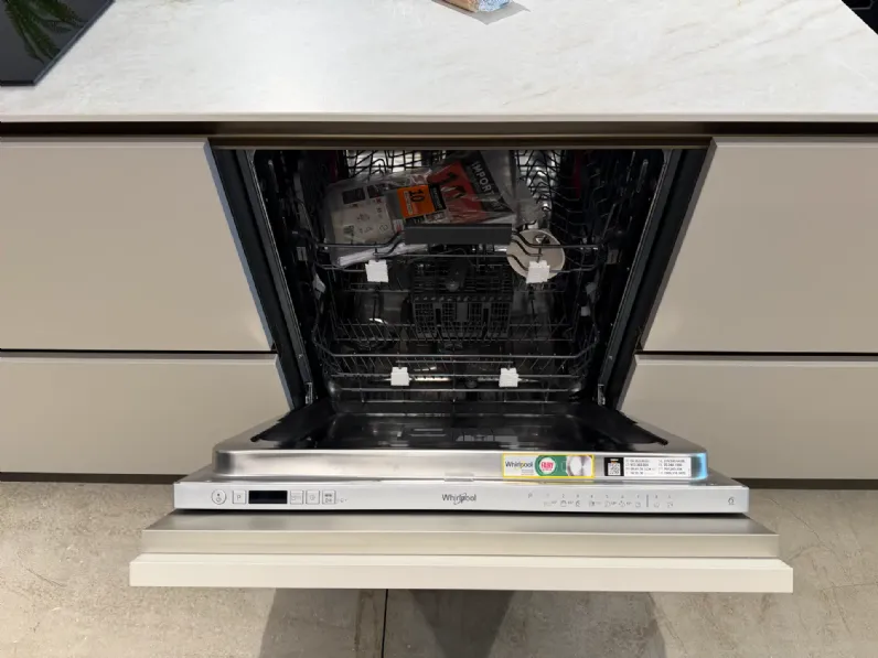 Cucina altri colori moderna con isola Metropolis Stosa in Offerta Outlet
