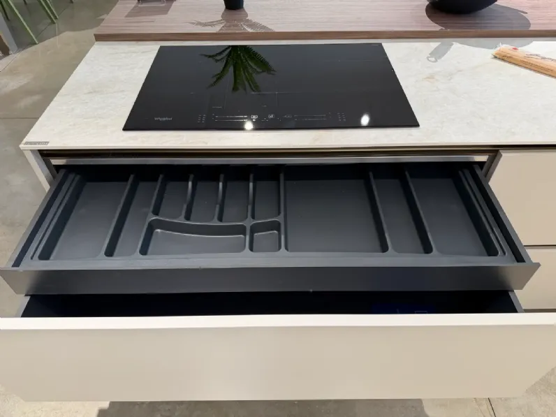 Cucina altri colori moderna con isola Metropolis Stosa in Offerta Outlet